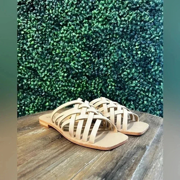 BEAST FASHION Shoes - Beast Fashion Sandal - Size 6.5 New